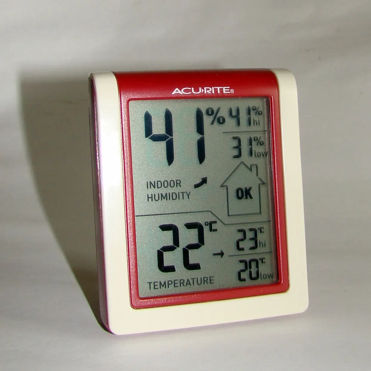Termo-higrómetro digital con temperatura y humedad (imagen ilustrativa)